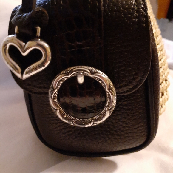 Brighton woven handbag with leather trim handle and side pockets. - Picture 6 of 7